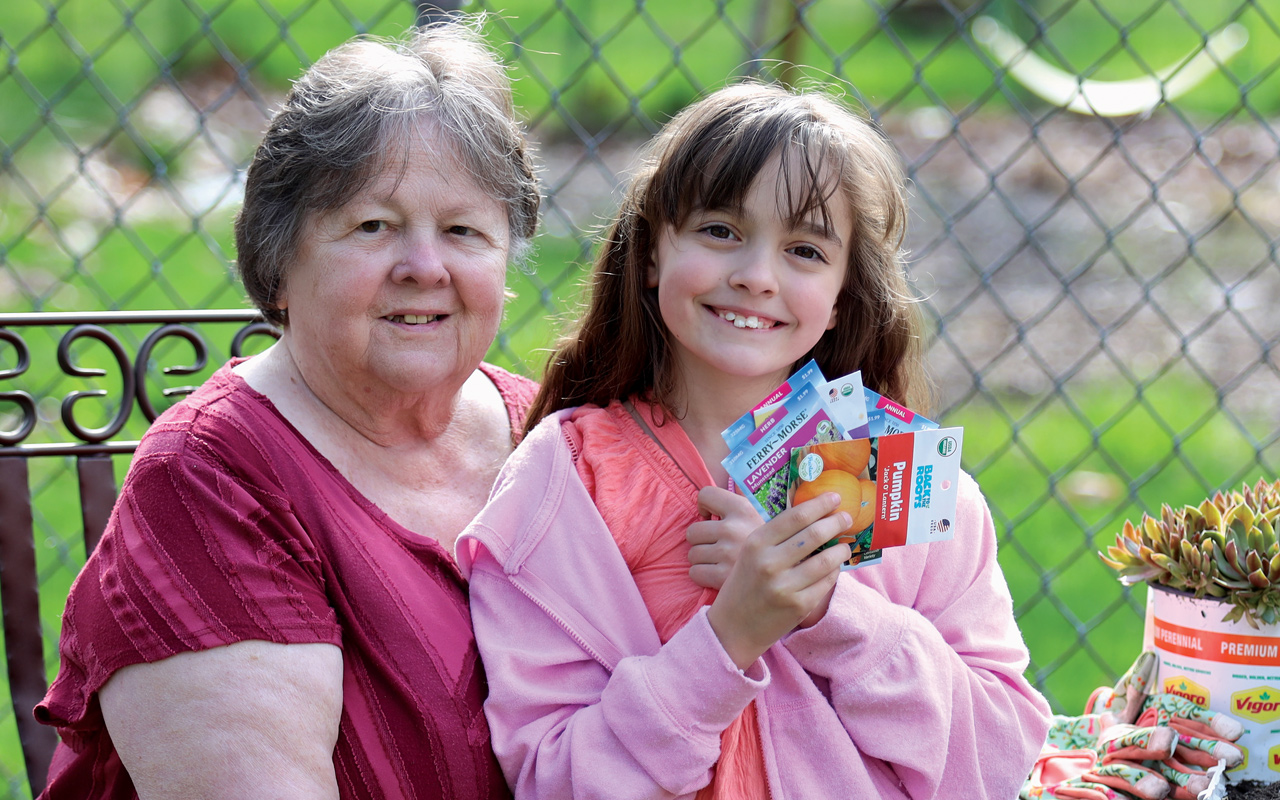 Linda Kivisto, BCBSRI Medicare Advantage member, and granddaughter 